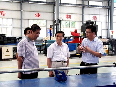 中國(guó)工程院院士江億與教授級(jí)工程師，暖通空調(diào)專(zhuān)家吳德繩一行視察科靈空調(diào)生產(chǎn)基地